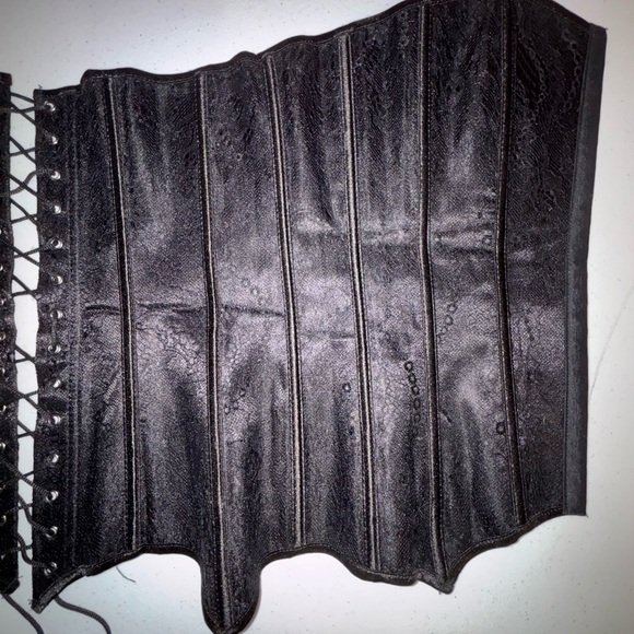 Elegant Black Corset Shapewear - Picture 4 of 8